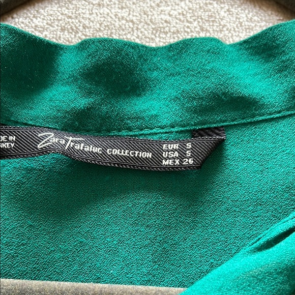 Elegant Green Women's Top with Bow Detail - Picture 2 of 2